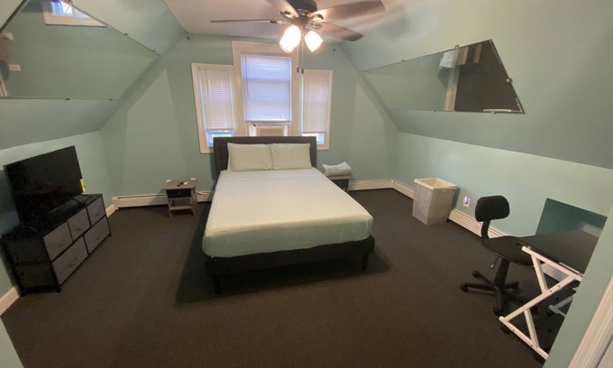 North Side Casa | Lovely Private 2-Bedroom Rental