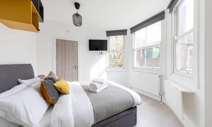 St. George's Apartamento | Lovely Private Room and Shower At Anson Hotel