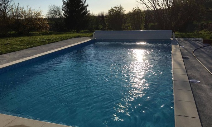 Saint-Maigrin Casa | Encantadora casa de vacaciones familiar Charente Maritime, piscina climatizada, se admiten perros