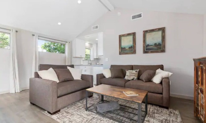 Paso Robles Casa | Lovely Remodeled Home! Walk Downtown! w/firepit