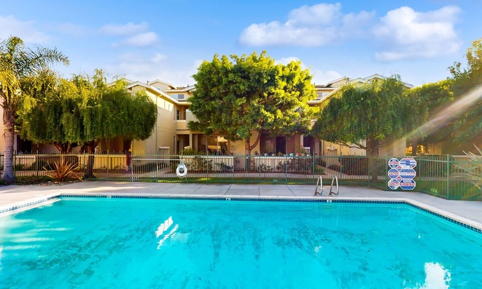 Westside Santa Cruz Condominio | Lovely retreat with pool, hot tub, & balcony - walk to the beach - dog-friendly