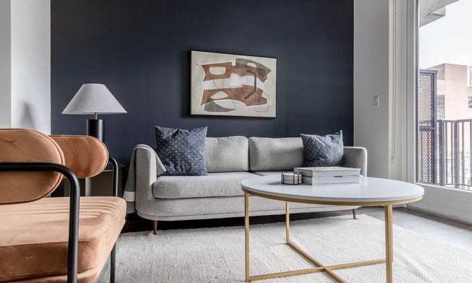 Killgubbin Apartamento | Lovely River North 1BR w/ Grills, Terrace + Fire Pits, by Blueground