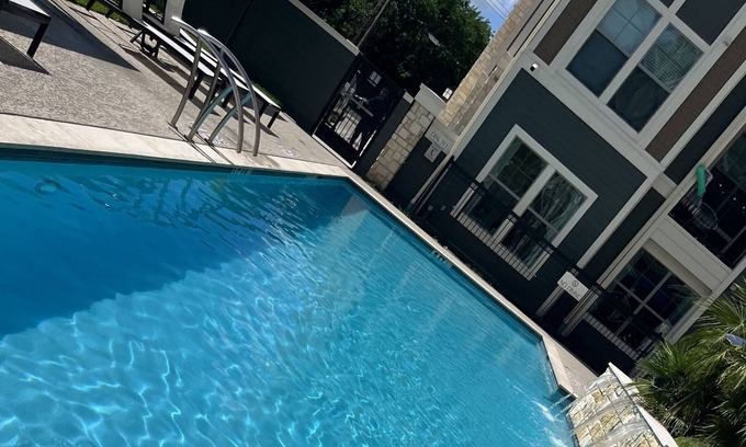 Brookhollow Casa | Lovely romantic couple stay apartment