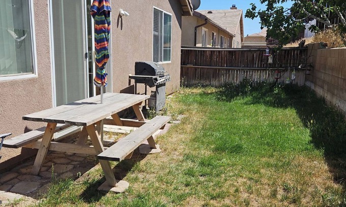 Hesperia Casa | Lovely Room in Hesperia Close to Highway 2