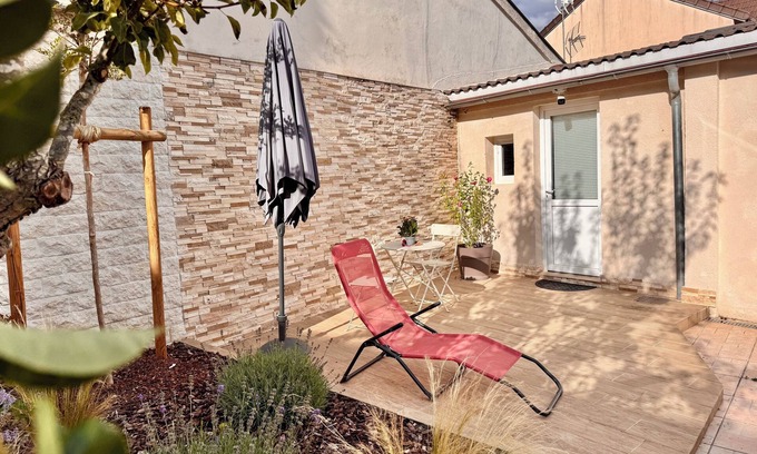 Roissy-en-France Apartamento | Lovely self-contained studio in Roissy-en-France/Aeroport CDG with airport terrace