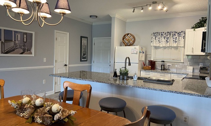 Conway Condominio | Lovely/Serene/Water View1st floor 2B/2BA Condo,10M-Beach.