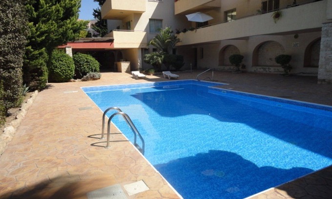 Universal Apartamento | Precioso apartamento espacioso de 2 dormitorios con piscina y cerca de las atracciones locales