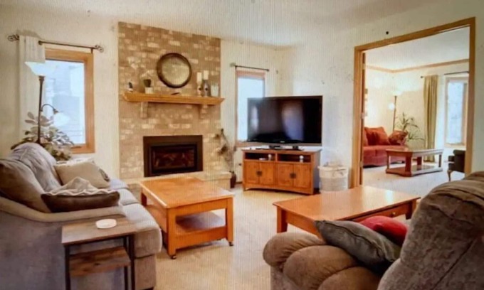 Woodbury Casa | Lovely, Spacious 5 Bedroom Home near Twin Cities