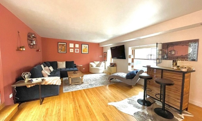 Lake View East Condominio | Lovely Spacious Condo w/Private Patio