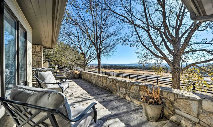 Barton Creek Lakeside Cabaña | Lovely Spicewood Cottage w/ Patio & Grill!