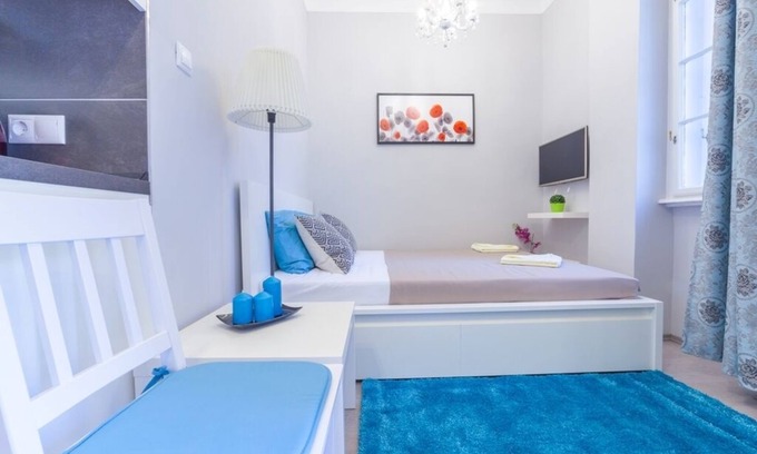 Palace District Apartamento | Lovely Studio in City Center Gozsdu Yard