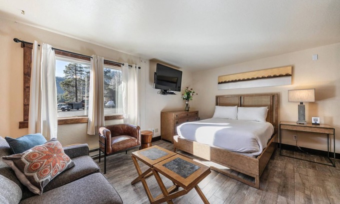 Truckee Apartamento | Lovely Studio w/Kitchen #122 at Donner Lake Village