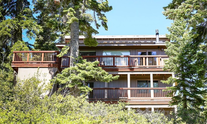 Bear Valley Cabina | Lovely updated cabin with views - sleeps 9 in Bear Valley with WiFi access