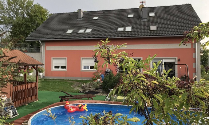 Cieszyn Apartamento | Preciosa casa doble de vacaciones con jardín
