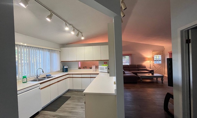 Wasaga Beach Cabaña | Lovely Water Front Cottage- pool,firepit and amenities near by & access to water