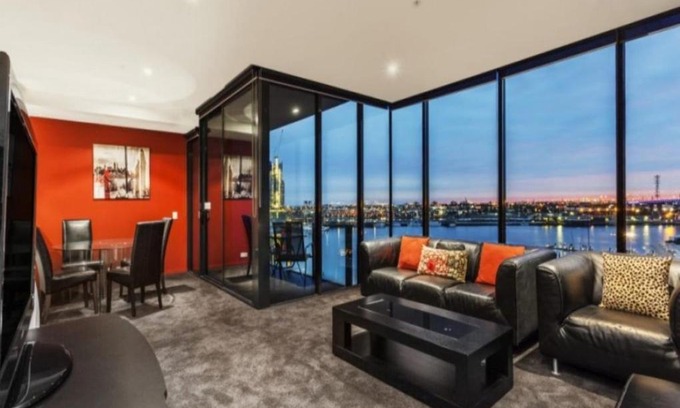 Docklands Apartamento | Lovely waterfront condo with swimming pool and gym in the heart of Docklands