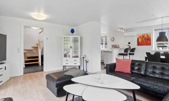Juelsminde Casa | Lovely Well-Appointed Summer House With Hot Tub