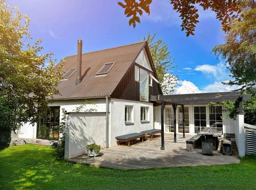 Follenslev Casa | Lovely Year-Round Home With Sea View