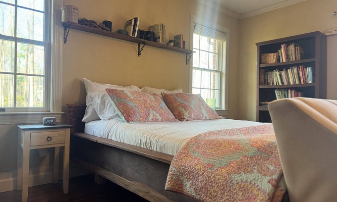 Gordonsville Casa | Lovers Lane FarmStay on a working family farm. Horses, cows, sheep, bees & more