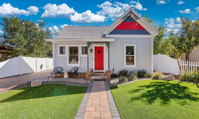Prescott Casa | Lovingly Restored Cottage in Downtown Prescott Walk to the Courthouse Square