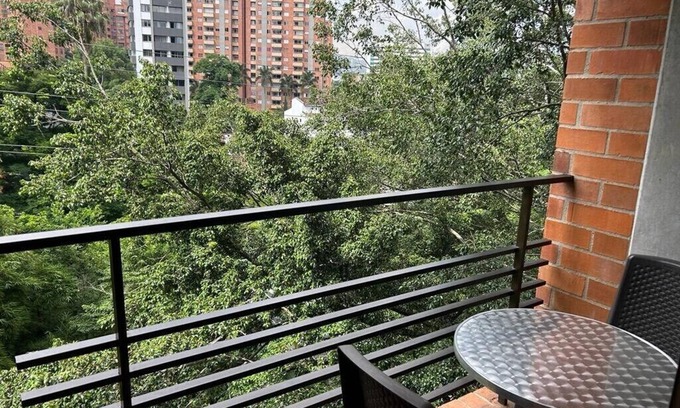 Patio Bonito Apartamento | Hermoso Apartaestudio con Balcón