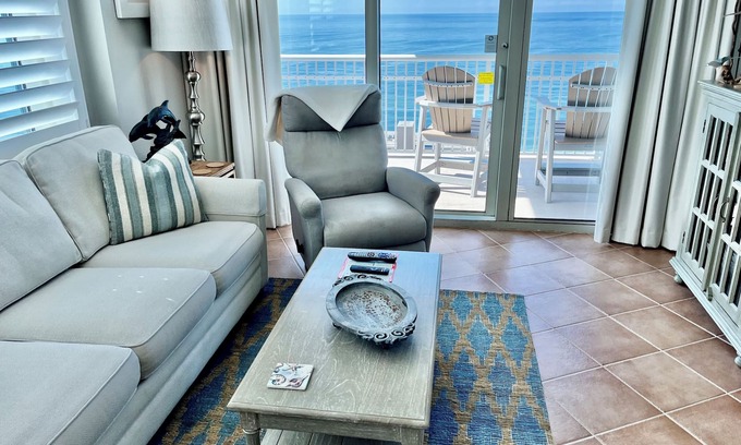 Gulf Shores Condominio | Torre de Cristal 1701, E. Unidad de esquina Dos suites King cada una con baño privado y balcón
