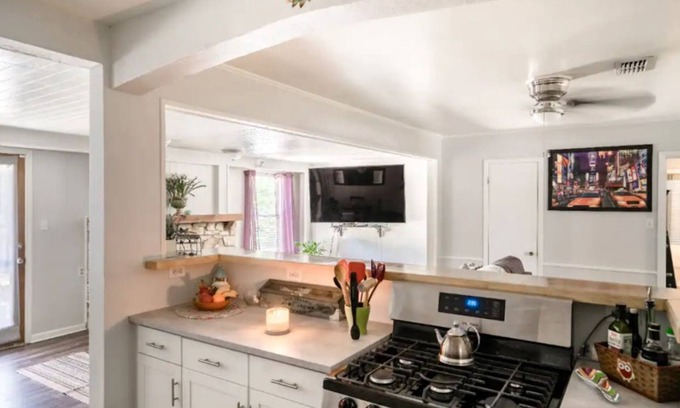 Highland Casa | --LOW HOST FEES-- Minutes to U.T. /Downtown/Domain