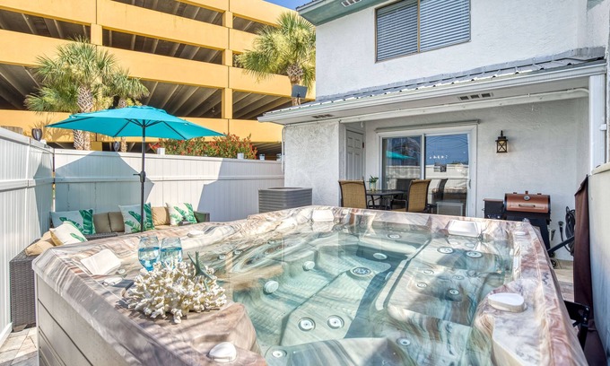Lower Grand Lagoon Casa | Low, Low rental rates, but only a few steps to the beach - hurry before it gone!