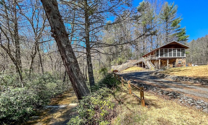 Laurel Springs Cabina | LOW SPRING RATES! Peak Creek Cabin - Creek, Outdoor Space &Wi-Fi