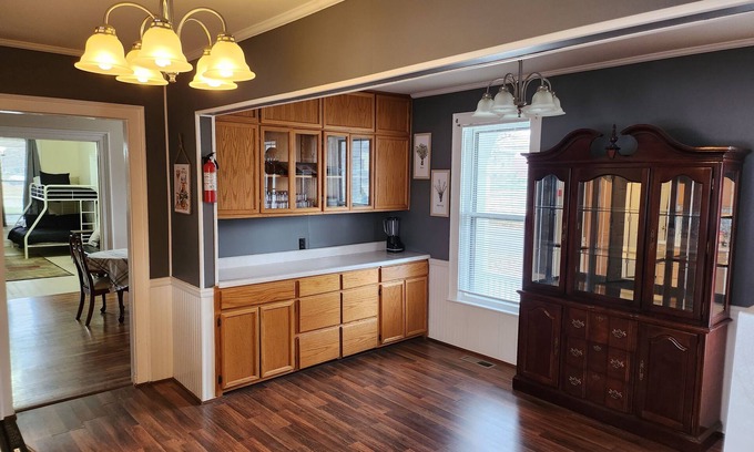 Brookfield Apartamento | Lower 2 Bedroom Parkview