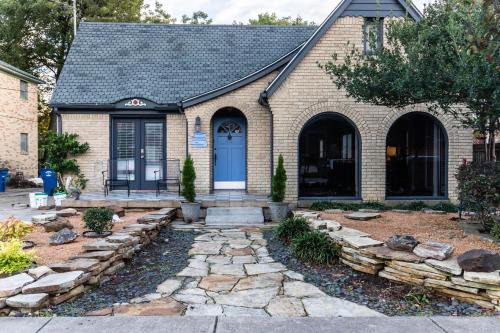 Lower Greenville Casa | Lower Greenville Estate