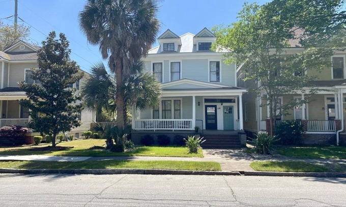 Eastside Apartamento | Lower Level Executive Rental in Victorian District