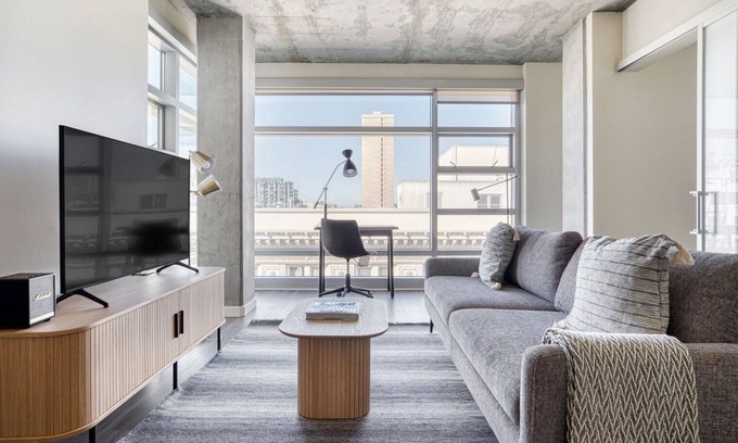 Downtown San Francisco Apartamento | Lower Nob Hill 2BR w/ Roofdeck, BBQ, near Shops, by Blueground