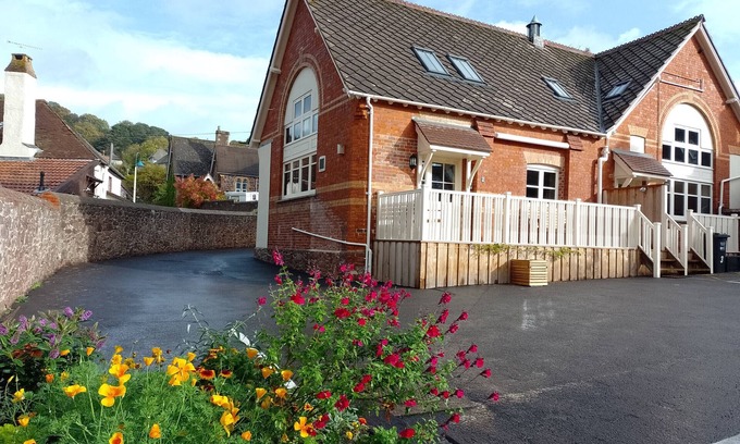 Minehead Cabaña | Lower School Cottages