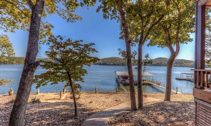 Roach Casa | Family Fun Lakefront Vacation Log Home # 8 de 11, 6bd, 4 baños, 20 plazas, 6500 pies cuadrados