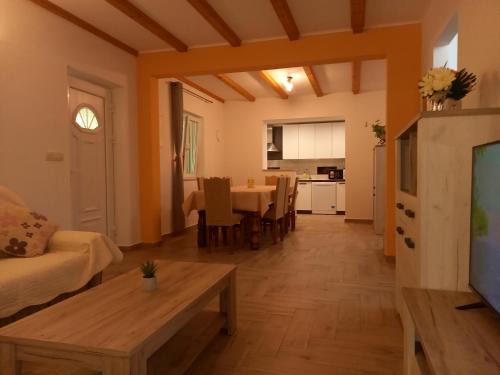 Srima Apartamento | LOZA-holiday home,kuca za odmor