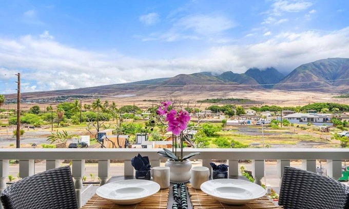 Historic Lahaina Front Street Condominio | LS 306 Dream Maui Studio by the Beach Pool Hot Tub