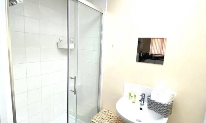 Luton Apartamento | Lt Properties Luxury studio apartment Ground floor 1