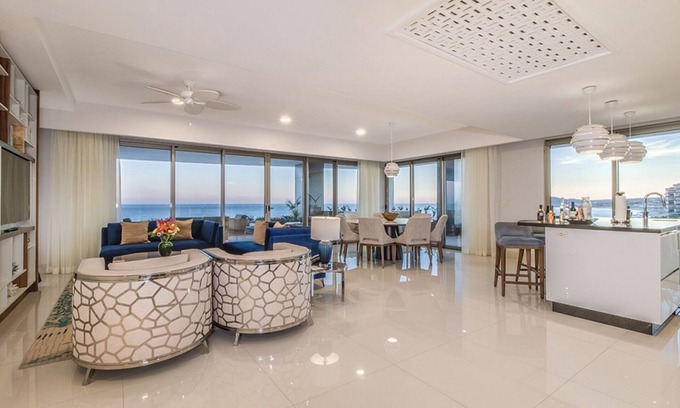 San Jose del Cabo Complejo | Luxurious 3 bedroom loft right on the beach of Cabo!