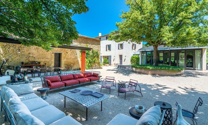 Vaugines Casa | Luberon – An exceptional property enjoying a view - Sleeps 12
