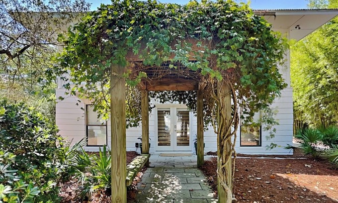 Seagrove Beach Casa | Lucky 7 Beach | Near Beach, Private Pool, Golf Cart + Bicycles