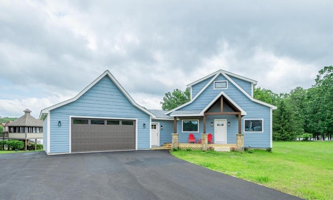 Waterfront Greens Casa | Lucky Bear Lakeside