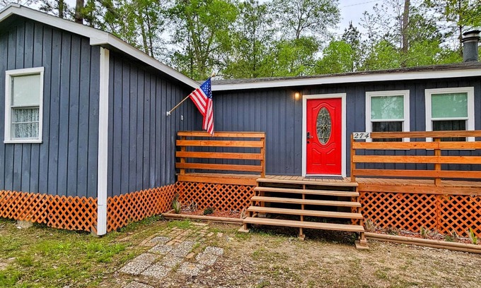 Hillister Casa | "Lucky Lake House" Quiet community, minutes from Naskila Casino and Restaurant!