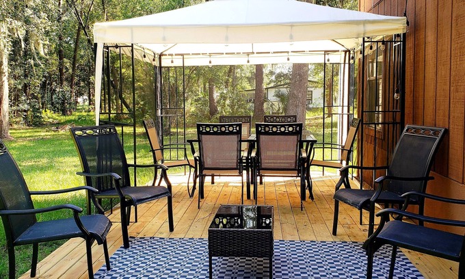 Jacksonville Casa | Lucky Lodge: 3Bd/2Bth Home Away from Home Sleeps8!