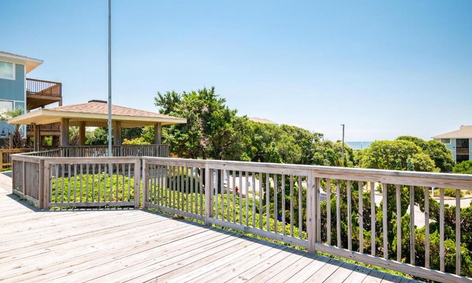 Caswell Beach Casa | Lucky Oaks