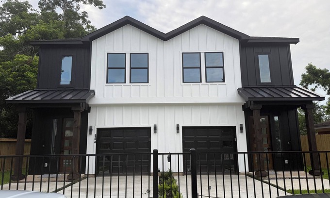 Northside Casa | Lucky Street Townhome in vibrant Houston