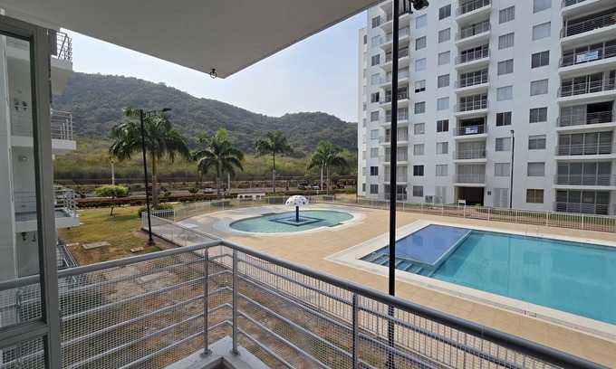 Girardot Apartamento | Lujoso Apartamento Vacacional en Girardot con Balcon y Vista a la Piscina.