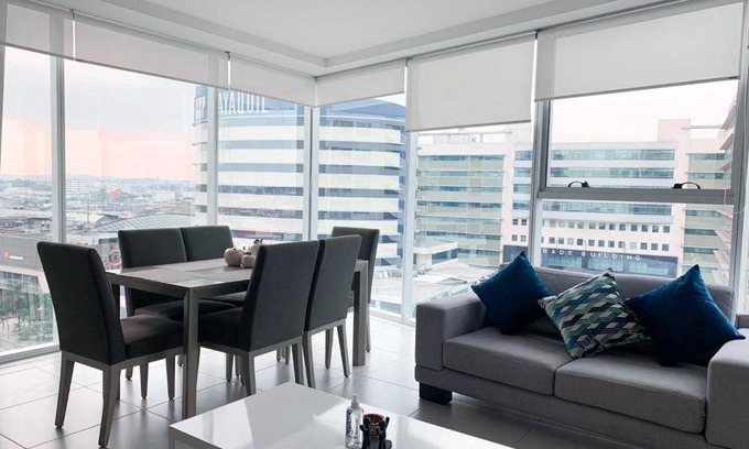 Simon Bolivar Apartamento | Lujoso depa con vista a todo Guayaquil!