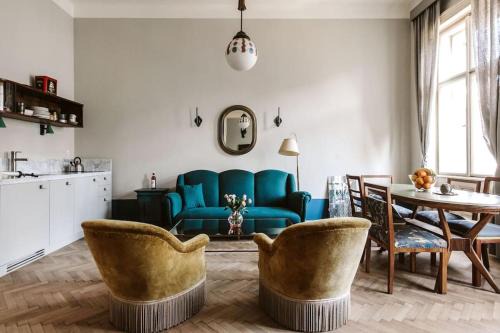 Palace District Apartamento | Lujza Vintage Apartment 3 BEDROOM, 1 LIVINGROOM, 2 BATHROOM FREE AC 75sq DT Wifi