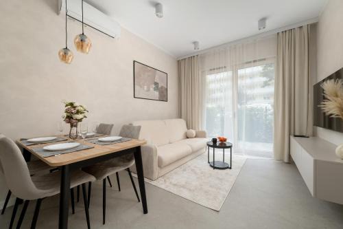 Wroclaw City Center Apartamento | Luksusowe Apartamenty w Centrum Wrocławia Blisko Parku z Klimatyzacją w Salonie by Noclegi Renters